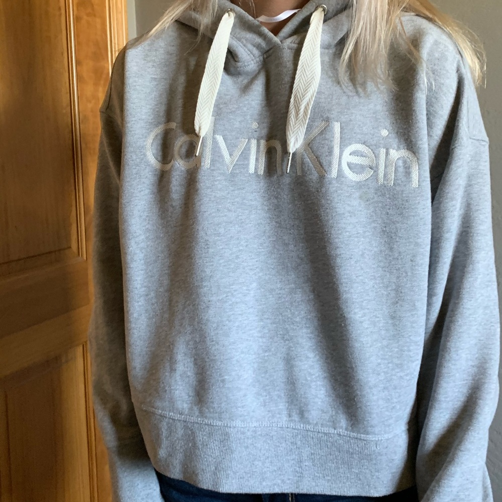 oversized calvin klein cropped hoodie(M)